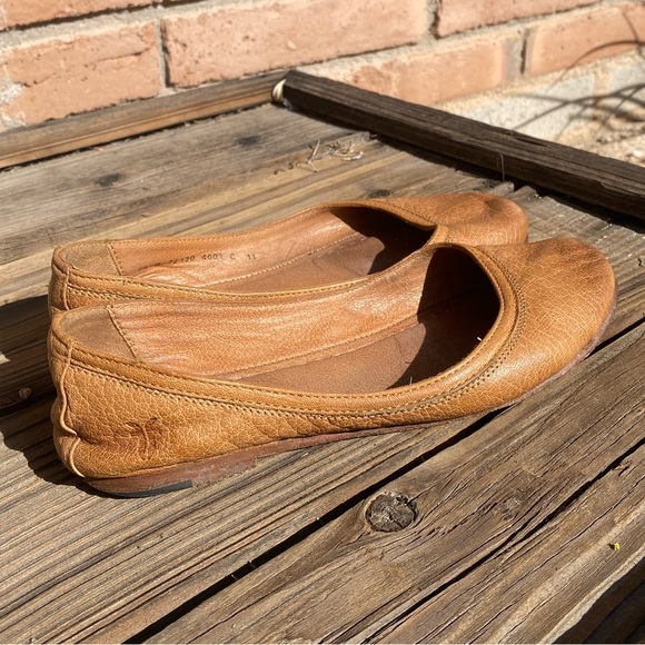 Frye Carson Ballet Flats | Women’s 6.5 B | Distressed Leather Slip-On Shoes - Picture 8 of 16